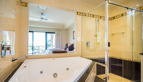 LUXE At Sanctuary Cove - QLD Tourism 3