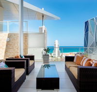 Wings Q Stay - Queensland Tourism
