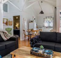 Bandalong Cottages - Queensland Tourism