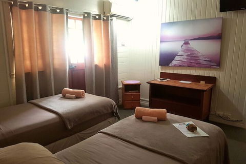 Lilybank Guest House - Queensland Tourism 4