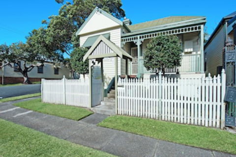 Stallard Cottage - Queensland Tourism 0