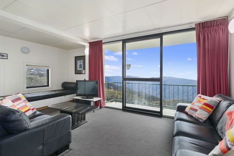 Mt Buller Apartment Rentals - Queensland Tourism 4