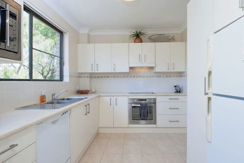 Victory Court Unit 3 / 3 Columbia Close - Queensland Tourism 4