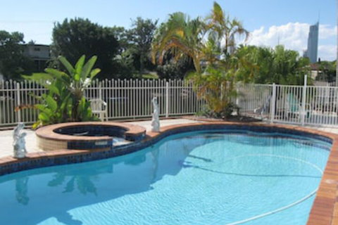 Waterfront Home Stay - QLD Tourism 0