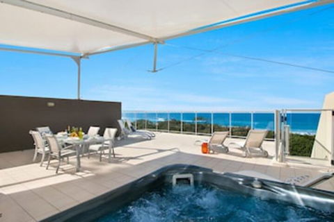 LUXURY BALE PENTHOUSE & JACUZZI SPA 1328 NORTH CULTURE - QLD Tourism 0