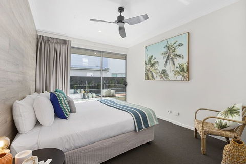 Cylinders Beach House At Salt Village - Queensland Tourism 4