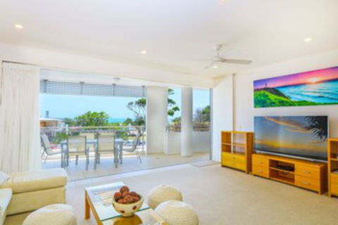 Azura Ocean View Holiday Apartment - Queensland Tourism 0