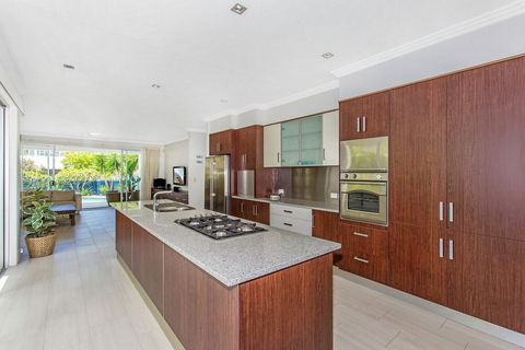 Salt Beach Holiday Home - Queensland Tourism 1