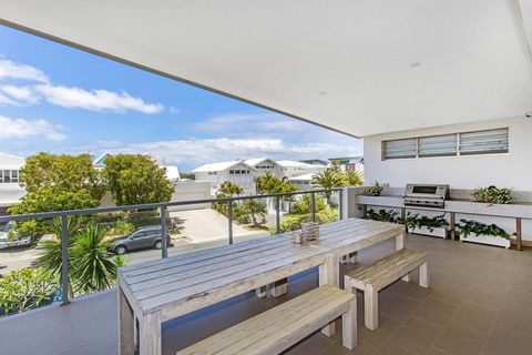 Salt Beach Holiday Home - Queensland Tourism 3