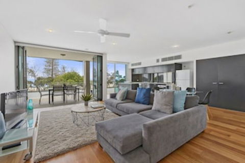 KINGSCLIFF NOR NOR EAST 101 On MARINE PARADE - Queensland Tourism 0