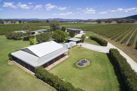 Farmers Daughter Wines - Queensland Tourism 1