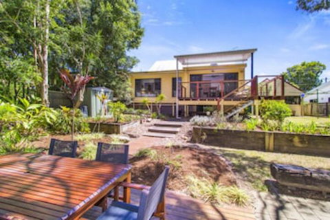 CABARITA BEACH BLISS HOLIDAY HOME On The LAKE - QLD Tourism 0