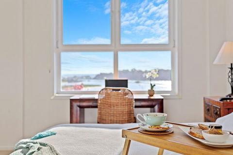 Southbound Escape At The Wharf - QLD Tourism 3