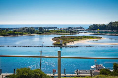 Southbound Escape At The Wharf - QLD Tourism 0