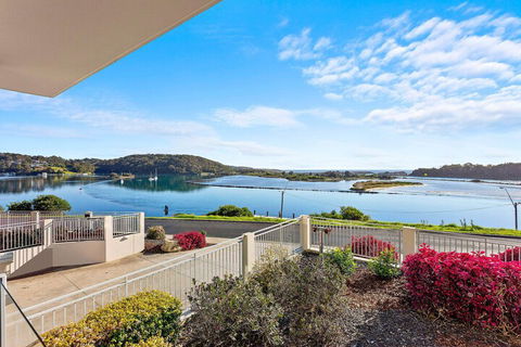 Southbound Escape At The Wharf - QLD Tourism 2
