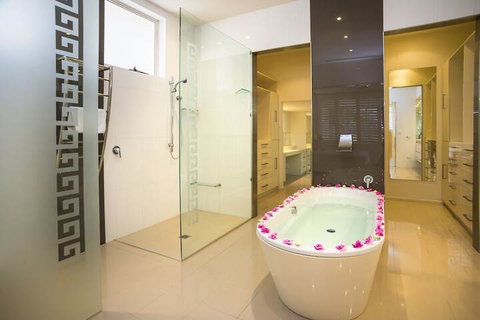 Grand Oasis At Sanctuary Cove - QLD Tourism 3