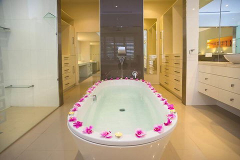 Grand Oasis At Sanctuary Cove - QLD Tourism 4