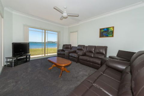 Cook St. 4 Salamander Bay - QLD Tourism 0