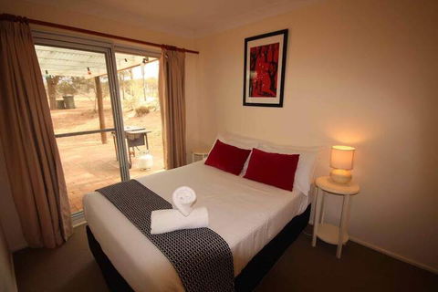 Verona Vineyard Cottage - Queensland Tourism 6