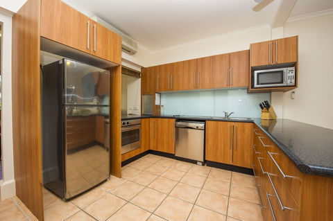 Picnic Bay Apartments Unit 1 - Queensland Tourism 2