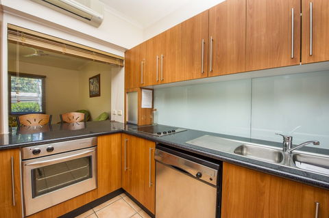 Picnic Bay Apartments Unit 1 - Queensland Tourism 1