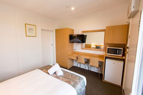 Fox On The Run - Motel Kilmore - Queensland Tourism 5