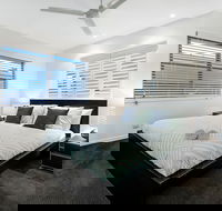 Sunrise Executive 5 Bedroom Home - Queensland Tourism
