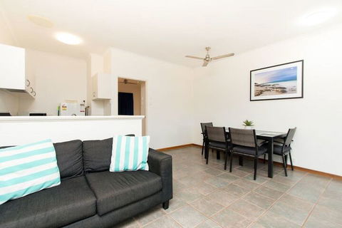 Cable Beach Apartments - Queensland Tourism 5