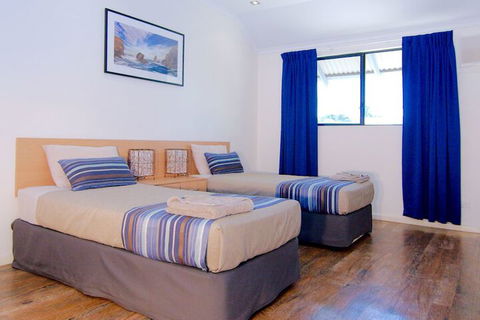 Cable Beach Apartments - Queensland Tourism 6