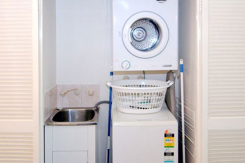 Cable Beach Apartments - Queensland Tourism 4