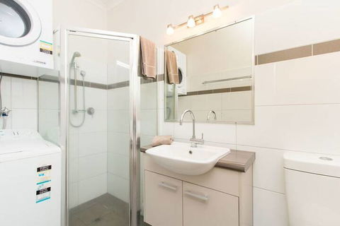 Cable Beach Apartments - Queensland Tourism 7