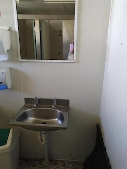 Irish Club Accommodation - Queensland Tourism 1