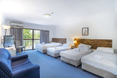 Red Star Apartments - QLD Tourism 6