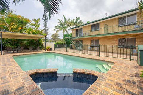 Red Star Apartments - QLD Tourism 1