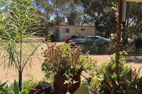Kingscote Tourist Park And Family Units - Queensland Tourism 0