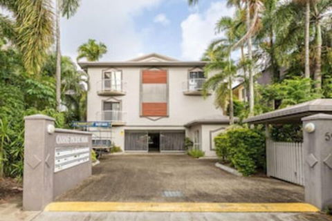 Contemporary Convenient Central Retreat - QLD Tourism 0