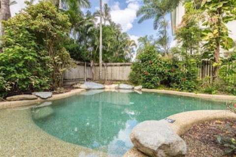 Contemporary Convenient Central Retreat - QLD Tourism 1
