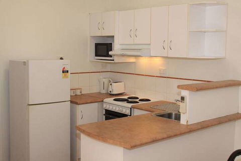 Contemporary Convenient Central Retreat - QLD Tourism 3