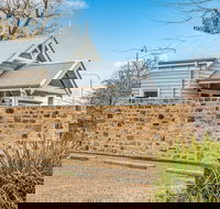Grandview Accommodation - The Elm Tree Apartments - Queensland Tourism