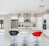 Central Gold Coast Large Modern Elevated Home - Queensland Tourism