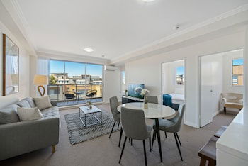 Modern And Spacious Resort-Style Home - QLD Tourism 0