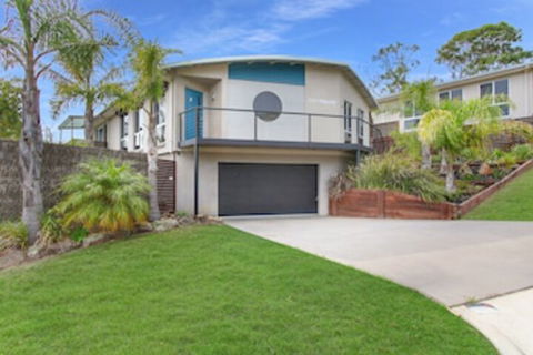 Lake House - QLD Tourism 0