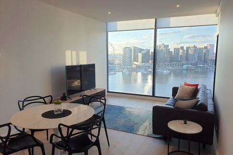 Orange Stay At Collins Wharf - Queensland Tourism 2