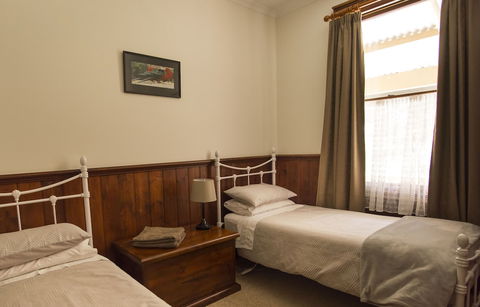 Creek Cottage - QLD Tourism 3