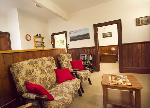 Creek Cottage - QLD Tourism 5