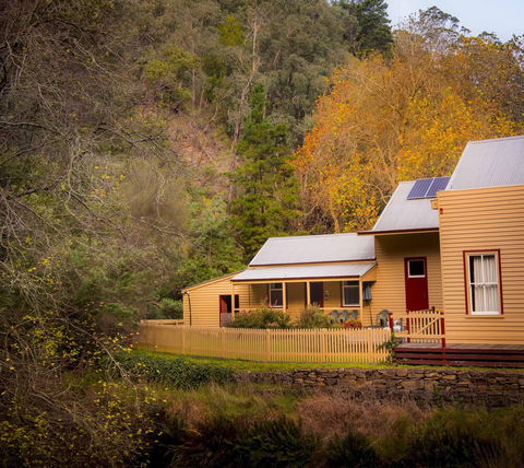 Creek Cottage - QLD Tourism 1