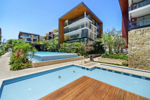 Deluxe Retreat In The Centre Of Convenience - QLD Tourism 0