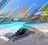 Sealuxe - Central Surfer Paradise Seaview Deluxe Spa Apartment - Queensland Tourism