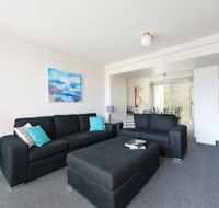 9 Cirrus at Fingal Bay - QLD Tourism