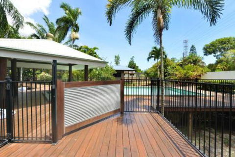 Crazy About Cairns Resort Living 6 Bedrooms - QLD Tourism 4
